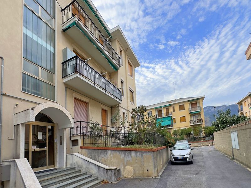 23880447-Appartement-4-Loano-800x600-1