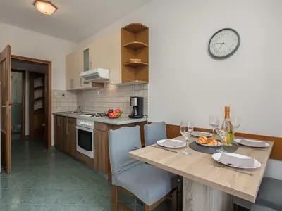 Küche und Essbereich