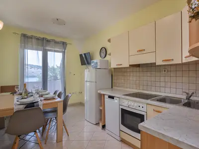 Küche und Essbereich