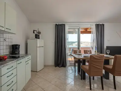 Küche und Essbereich