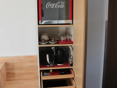 Kaffee/Tee und Getränkekühlschrank