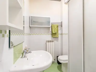 Badezimmer mit Dusche