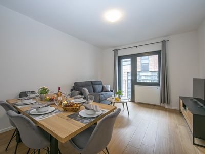 Großes Zimmer mit kleiner Terrasse