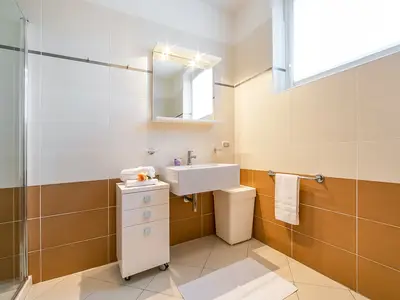 Badezimmer mit Dusche