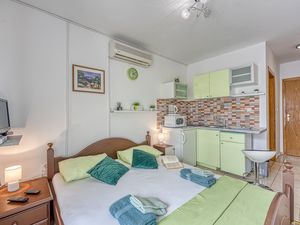 23708727-Appartement-2-Makarska-300x225-1