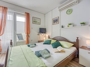 23708727-Appartement-2-Makarska-300x225-3