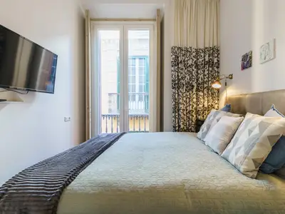 Schlafzimmer mit Doppelbett