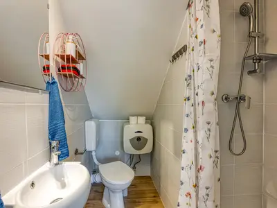 Badezimmer mit Dusche