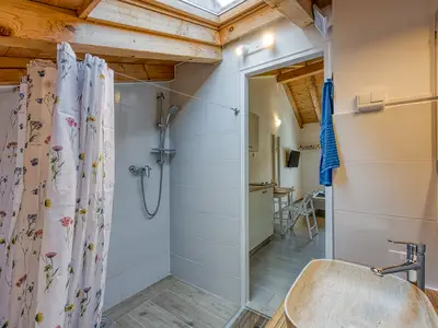 Badezimmer mit Dusche