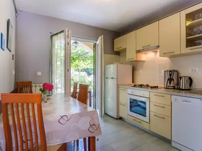 Küche und Essbereich