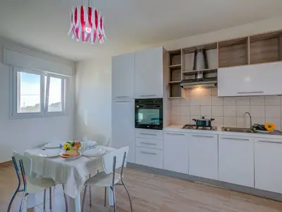 Küche und Essbereich