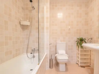 Zweites Badezimmer