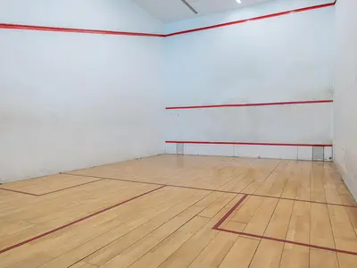 2 Squashplätze