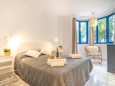 Elegantes Hauptschlafzimmer mit Doppelbett