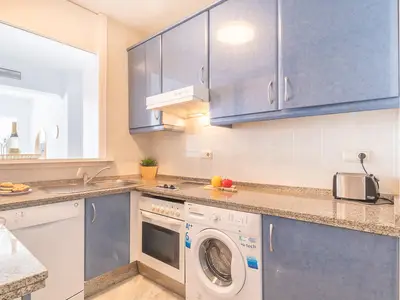 Küche mit allen Annehmlichkeiten. nur 2 Kochstellen