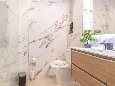 Badezimmer mit Dusche