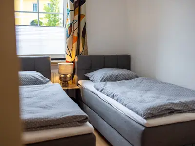 Steinmetz-Haus "Appartement Stadtblick" - Schlafzimmer mit Einzelbetten