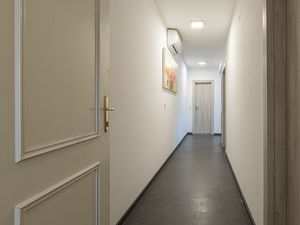 23887420-Appartement-4-Maribor-300x225-5