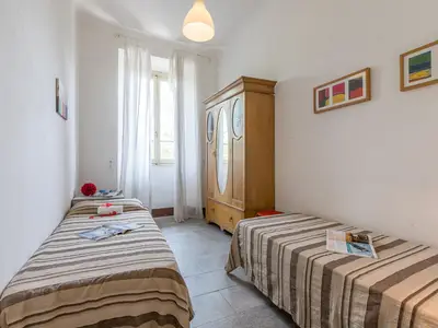 Drittes Schlafzimmer mit 2 Einzelbetten und Kleiderschrank