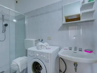 Badezimmer mit Dusche