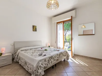Schlafzimmer mit Zugang zur Terrasse