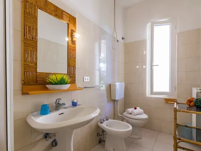 Badezimmer mit Dusche