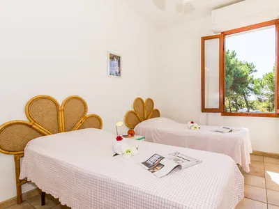 Schlafzimmer 2 mit Fenster