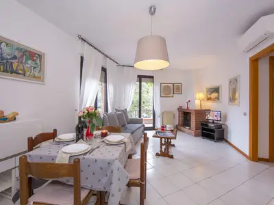 Blick auf den Essbereich und das Wohnzimmer