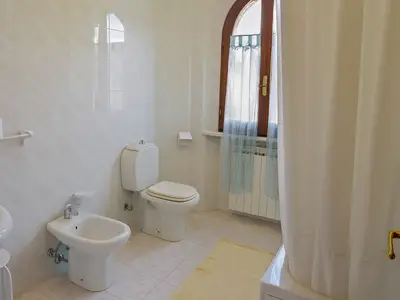 Badezimmer mit Dusche