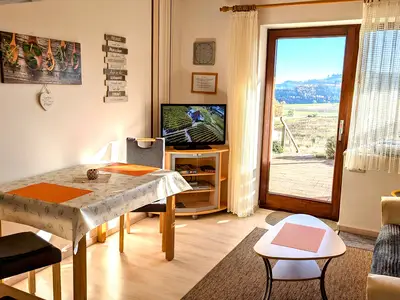 Essecke mit Fernseher