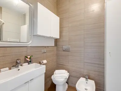 Badezimmer mit Dusche