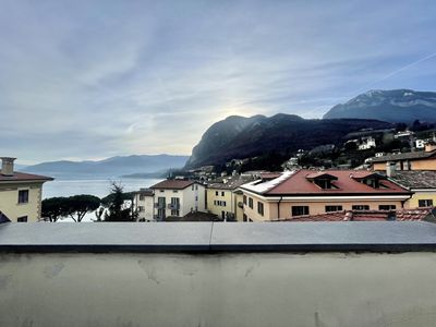 Romantischer Blick auf den See vom Balkon des Dachzimmers (Schlafzimmer 2)