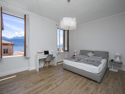 Schlafzimmer mit Doppelbett, Seeblick und Klima Anlage