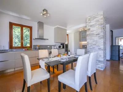 Küche und Essbereich