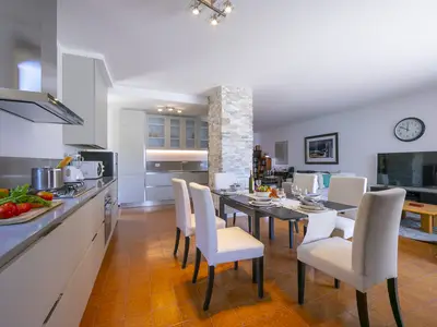 Küche und Essbereich