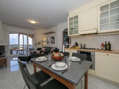 Küche und Essbereich