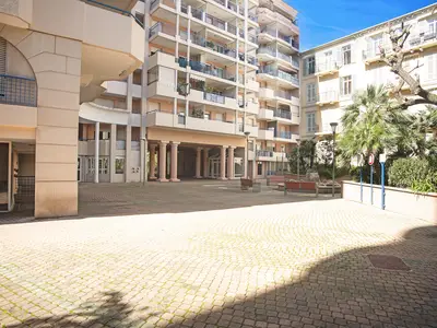 Gebäude