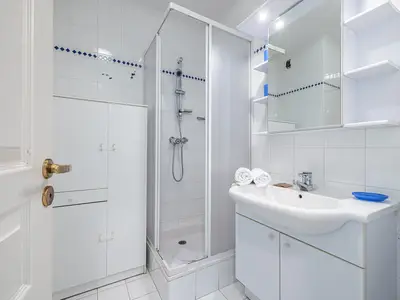 Badezimmer mit Dusche
