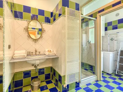 Badezimmer mit Dusche