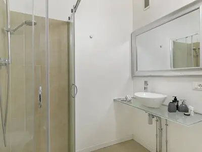 Badezimmer mit Dusche