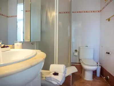 Badezimmer mit Dusche