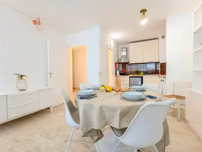 Küche und Essbereich