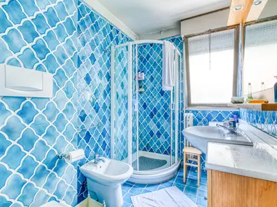 Badezimmer mit Dusche