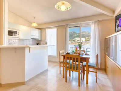 Küche und Essbereich