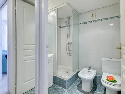 Badezimmer mit Dusche