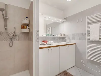 Badezimmer mit Dusche