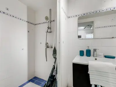 Badezimmer mit Dusche