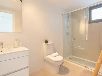 Badezimmer mit Dusche