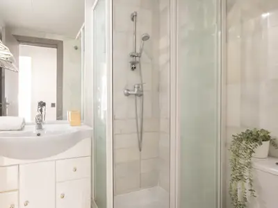 Zweites Badezimmer