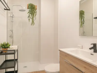 Badezimmer mit Dusche